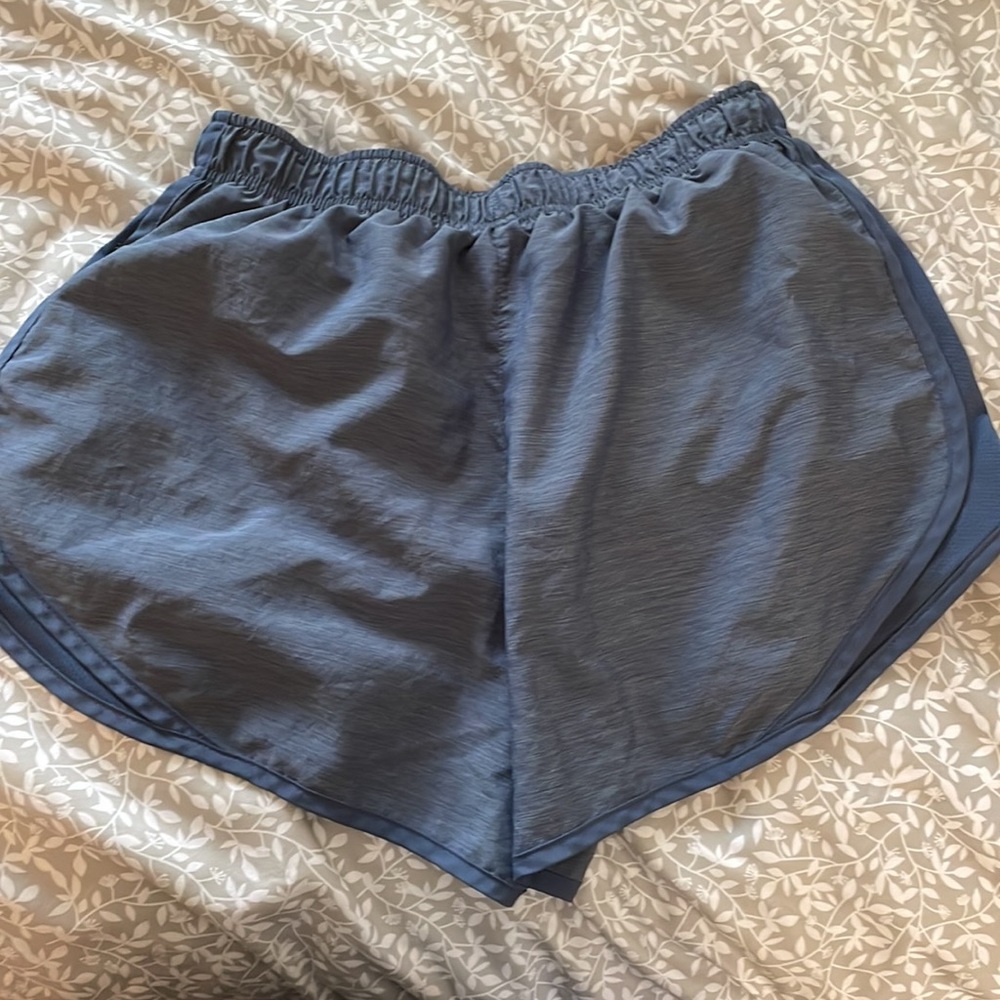 Women’s Nike shorts - Picture 2 of 4